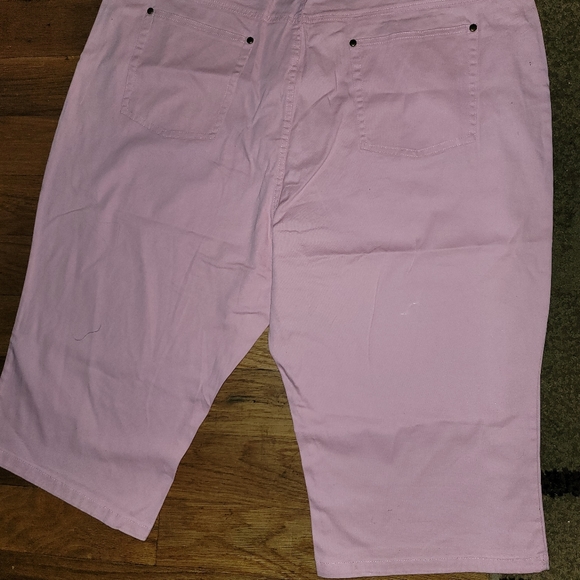 Women's shorts - Picture 3 of 3